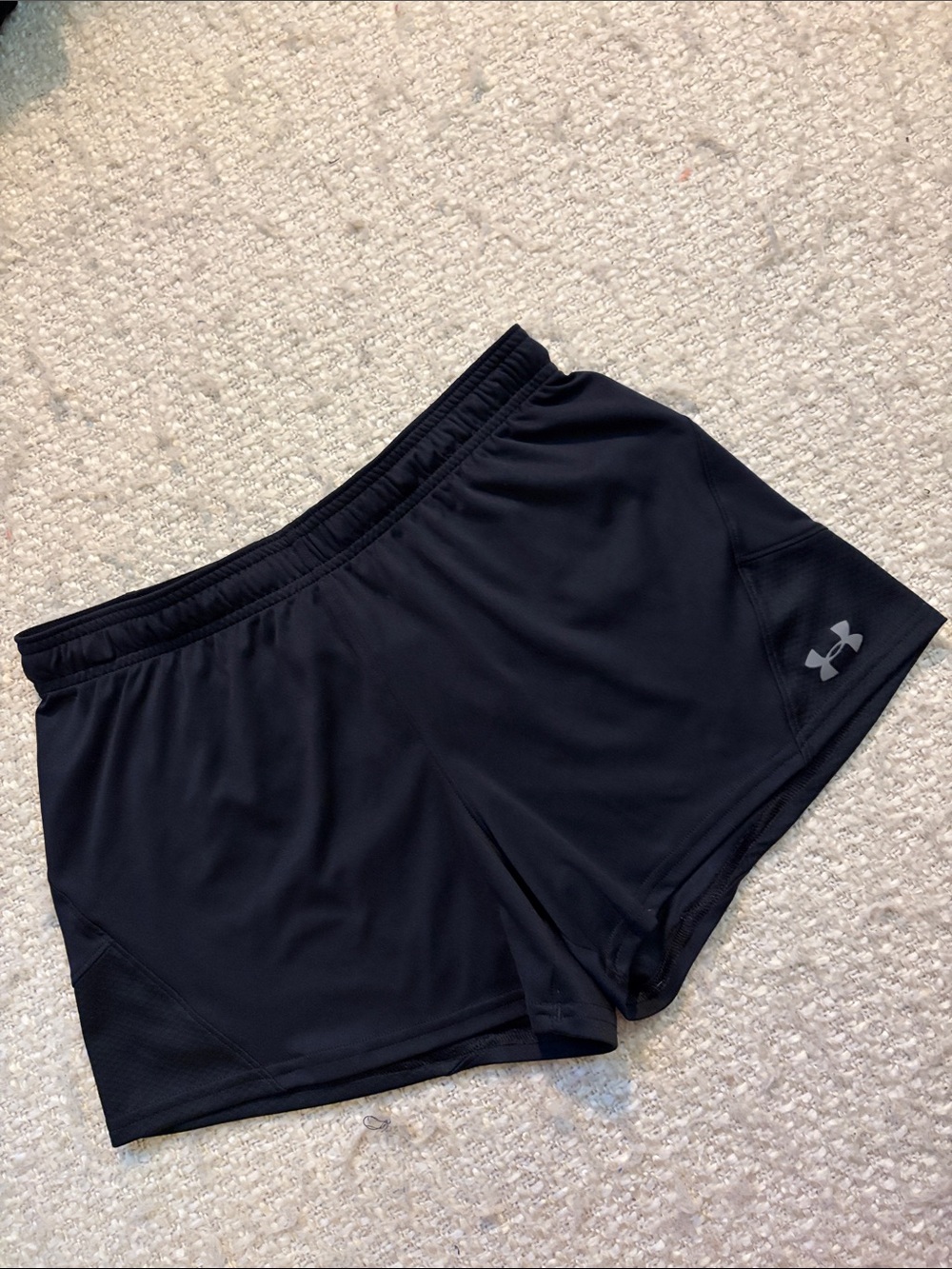 ⚽️ UNDER ARMOUR WOMENS SIZE SMALL BLACK HEAT GEAR SHORTS